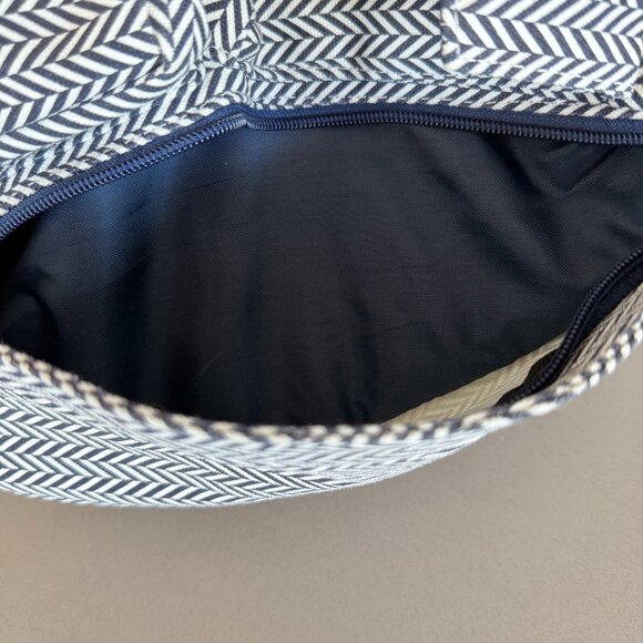 Kavu Rope Bag Chevron Shore 14" x 9.5" Chevron Sling Shoulder Bag - Picture 9 of 12